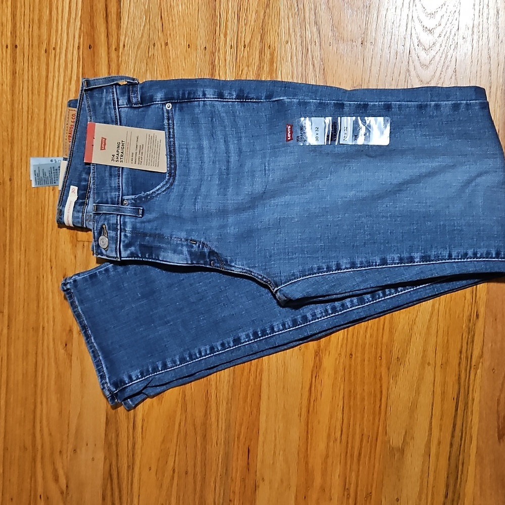 *NWOT* Levi's 314 Shaping Straight Jeans sz 30X32